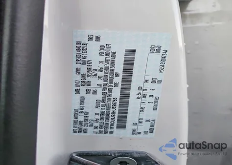 2017 Ford Escape Titanium z USA, uszkodzony, nr VIN 1FMCU9J93HUE95765